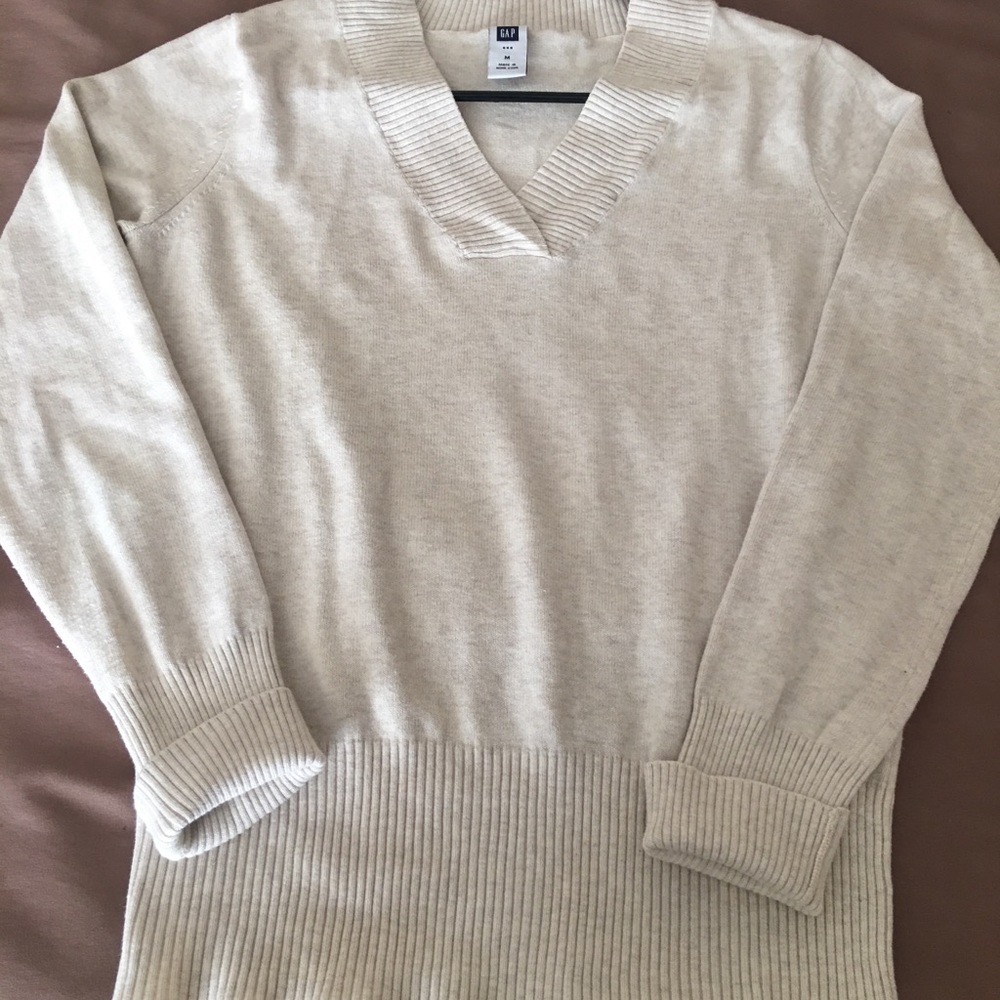 Gap sweater
